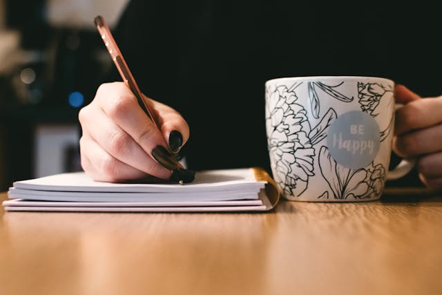 Benefits of AI Script Generator: How Does AI Help in Writing? Softlist.io