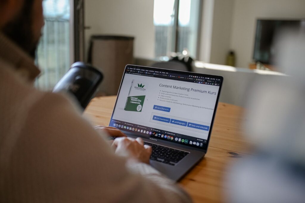 How Easy It Is to Use and Understand the Paragraph Generator's Interface