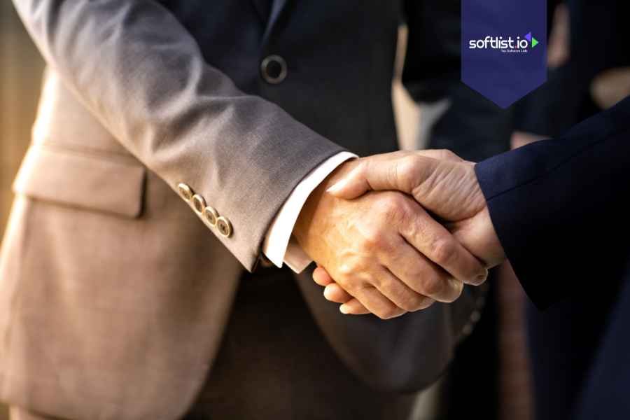 Public vs. Private Website Brokerage: Which Is Right for Your Online Business Deal? Softlist.io