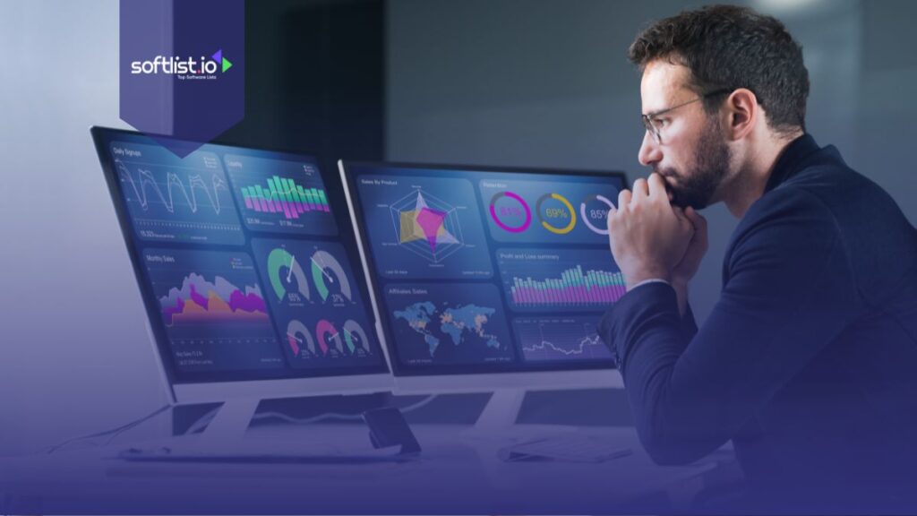 Analyst using a computer.