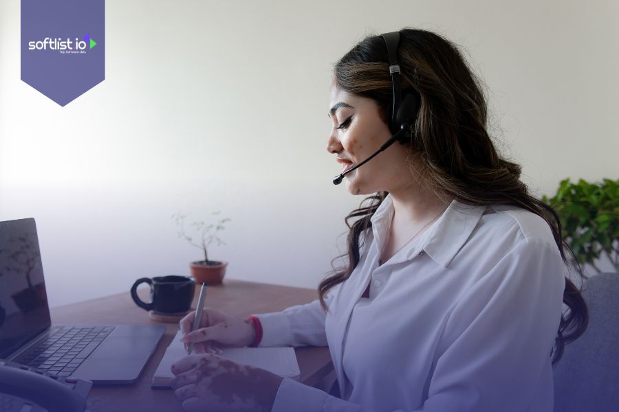 Agorapulse vs Hootsuite: Customer Support Comparison